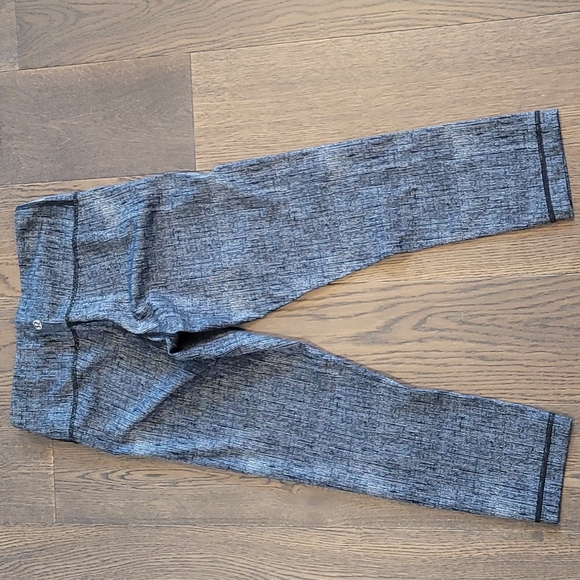 Lululemon Wunder Under Crop in Full-On Luxtreme - Picture 4 of 12